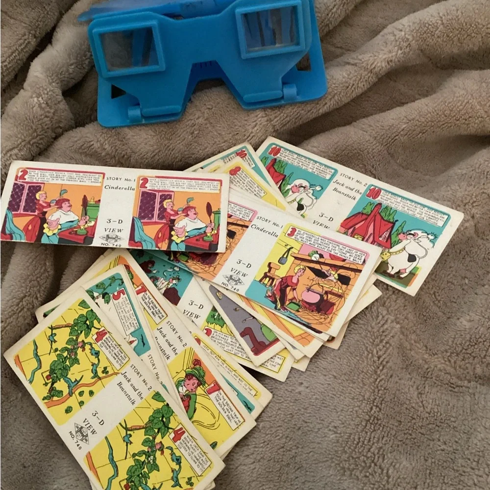 Vintage 1960s Justen Viewer 3D featuring 20 view cards